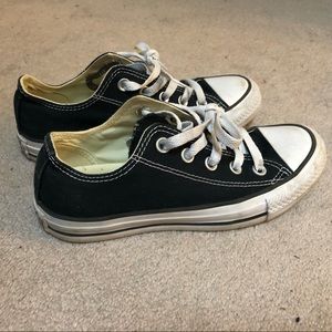 Black converse chuck taylors